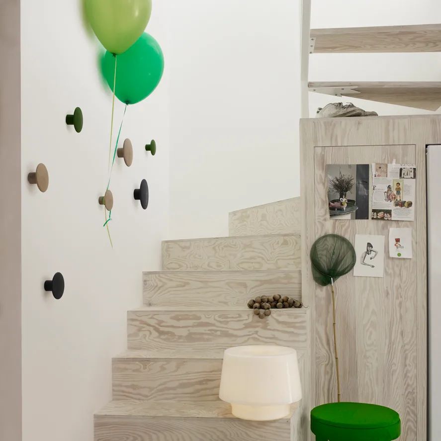 the-dots-kladkrok-svart view 3