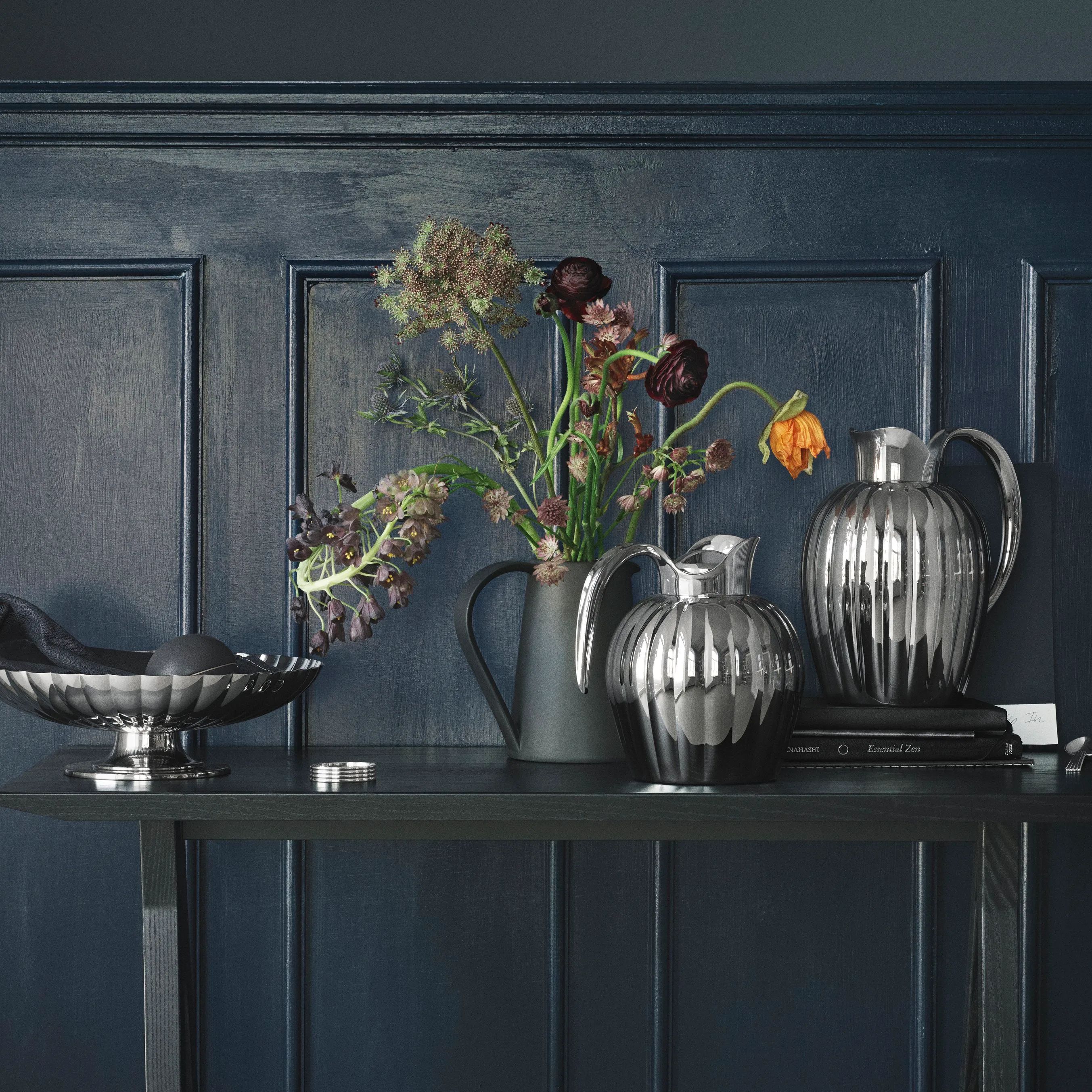 bernadotte-serveringsfat-pa-fot view 4