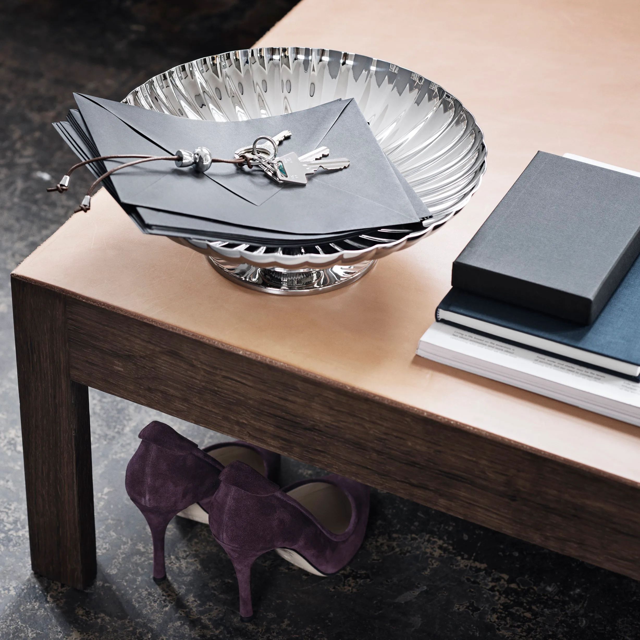 bernadotte-serveringsfat-pa-fot view 7