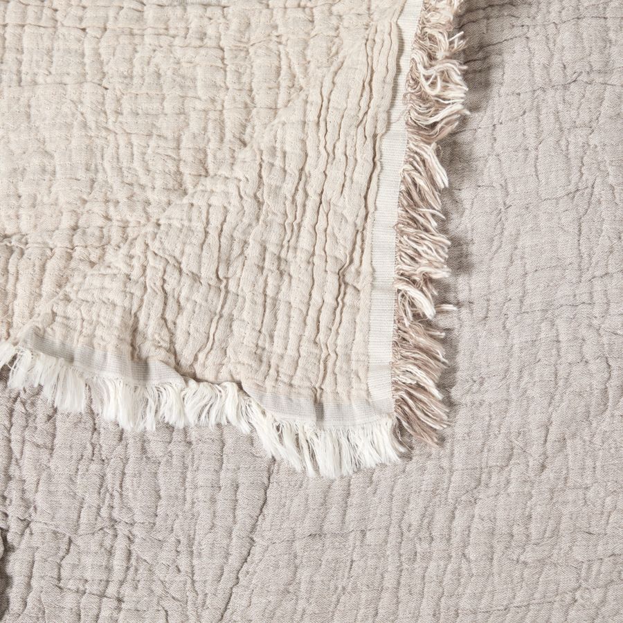 Adelia Överkast view 2