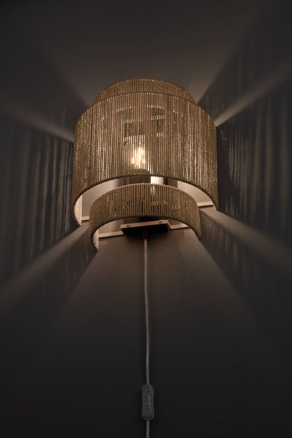 Tross Vägglampa view 2