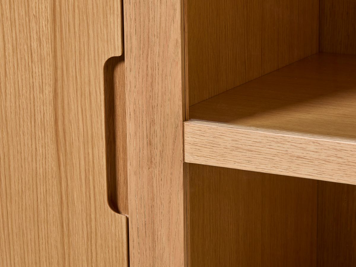 Anja Vitrinskåp view 2