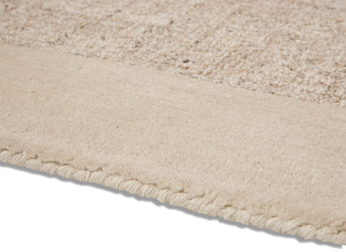 Ella Handtuftad view 3