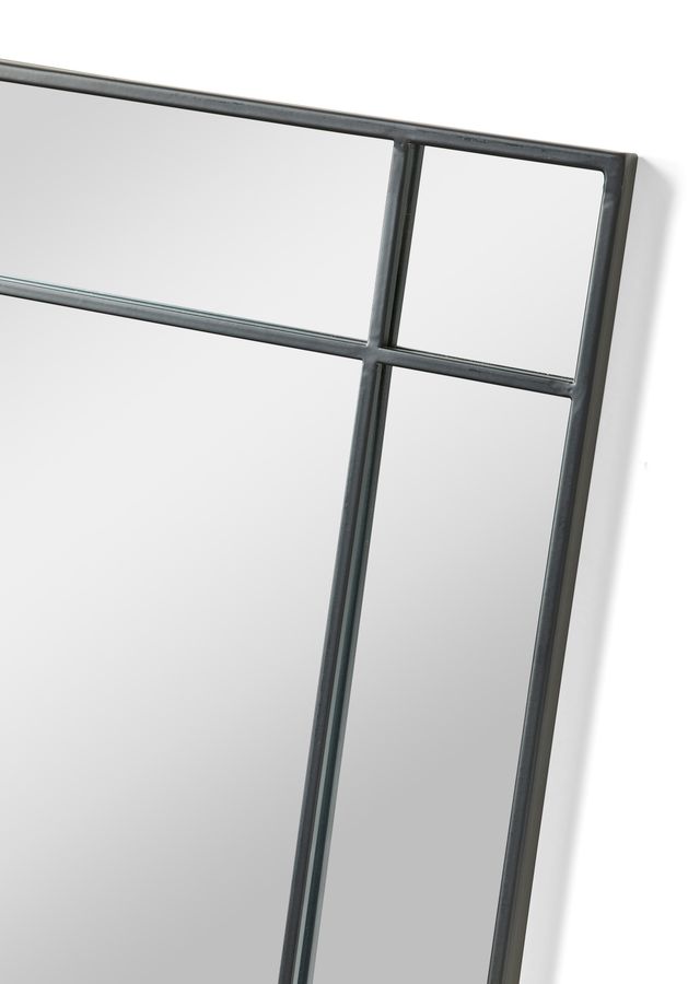 Vanessa Väggspegel view 2