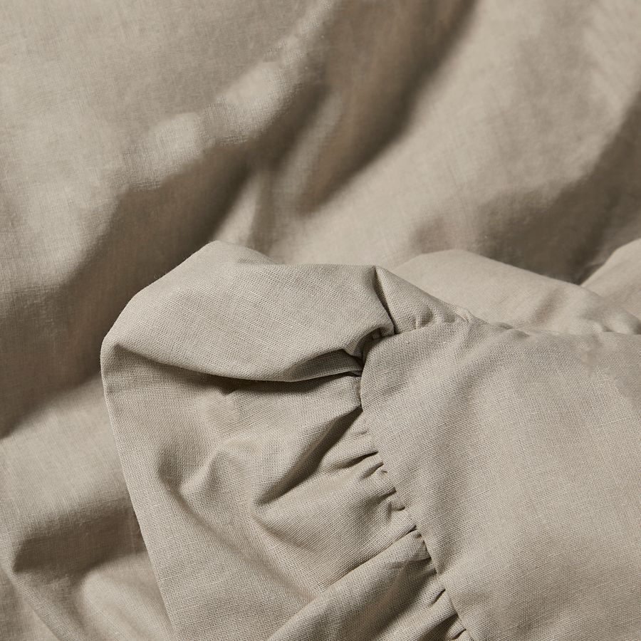 Bridgeport Påslakanset i garnfärgad bomull med volang view 2