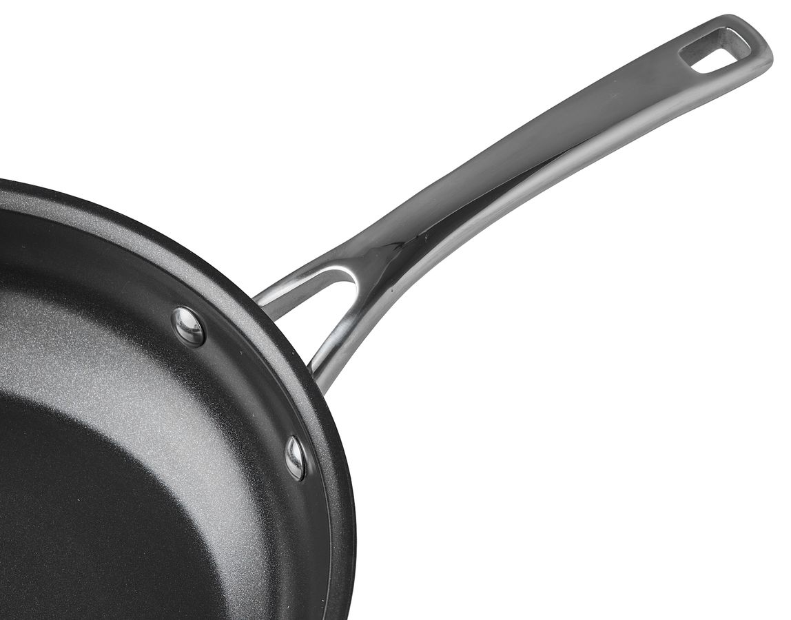 Tareq Taylor Ellen Stekpanna view 2