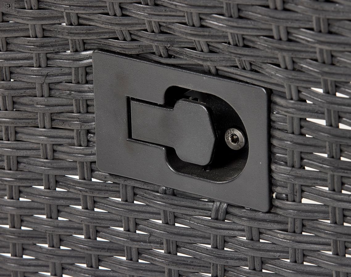 Village Uterecliner view 2