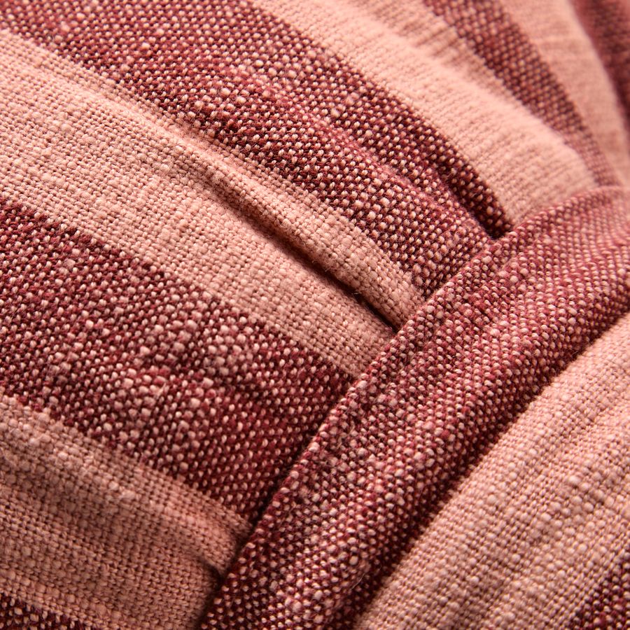 Mary Prydnadskudde view 2